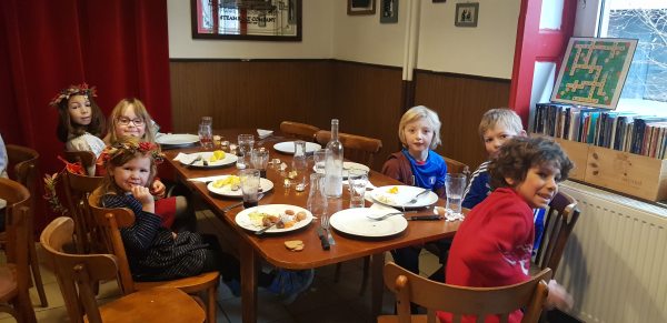 svenskaklubbenAlsaceBarnBord